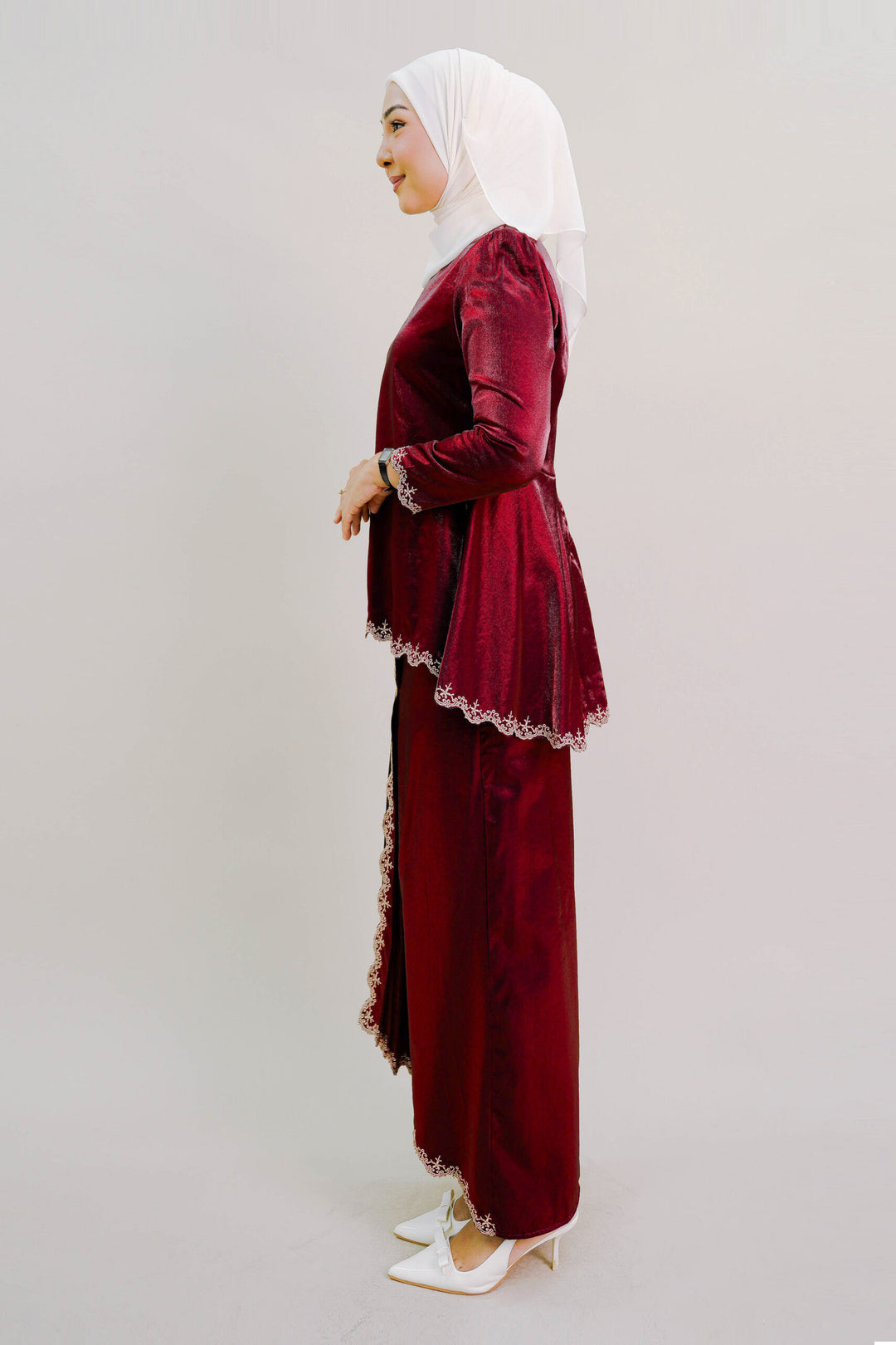 Della Kurung in Burgundy