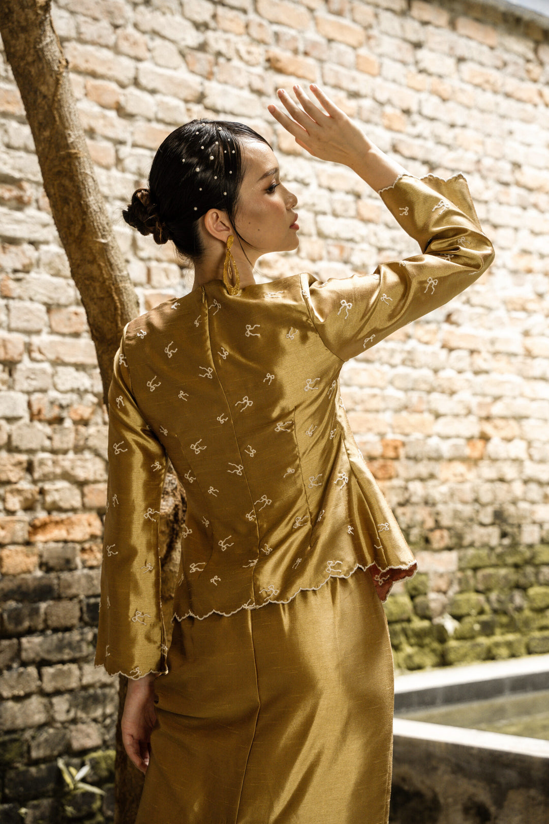 Ilona Kebaya Moden in Gold